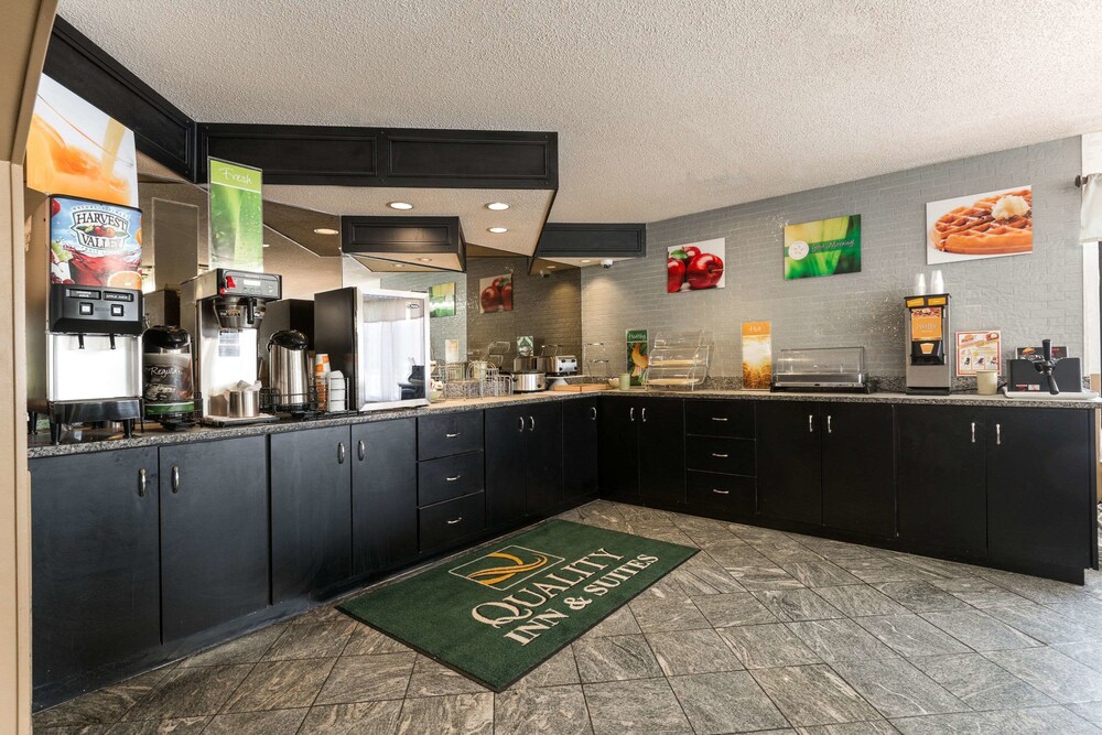 Breakfast area, Quality Inn & Suites