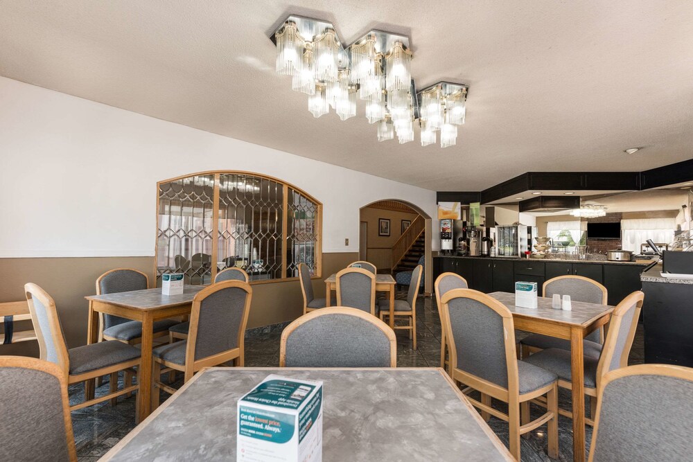 Breakfast area, Quality Inn & Suites