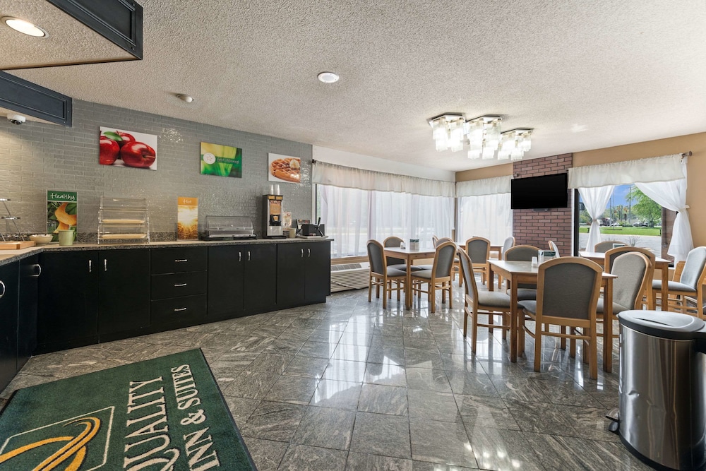 Breakfast area, Quality Inn & Suites