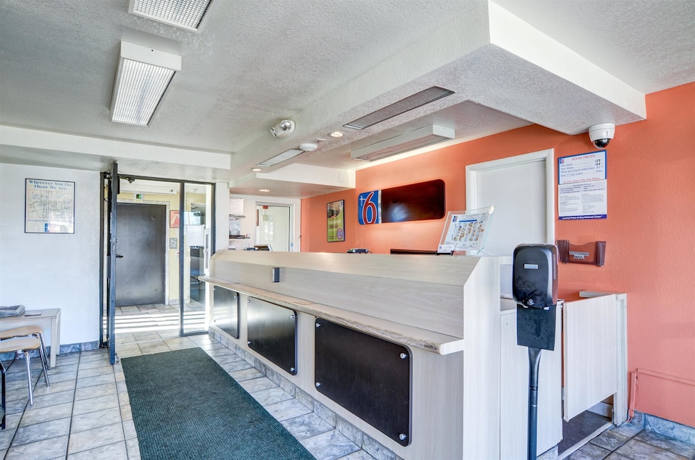 Lobby, Motel 6 Greenwood Village, CO - Denver - South Tech Center