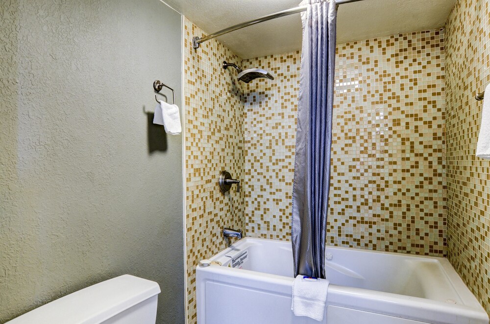 Bathroom, Motel 6 Greenwood Village, CO - Denver - South Tech Center