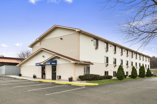 Hotels Near Binder Park Zoo Kalamazoo Top 10 By Travelodge By Wyndham Battle Creek