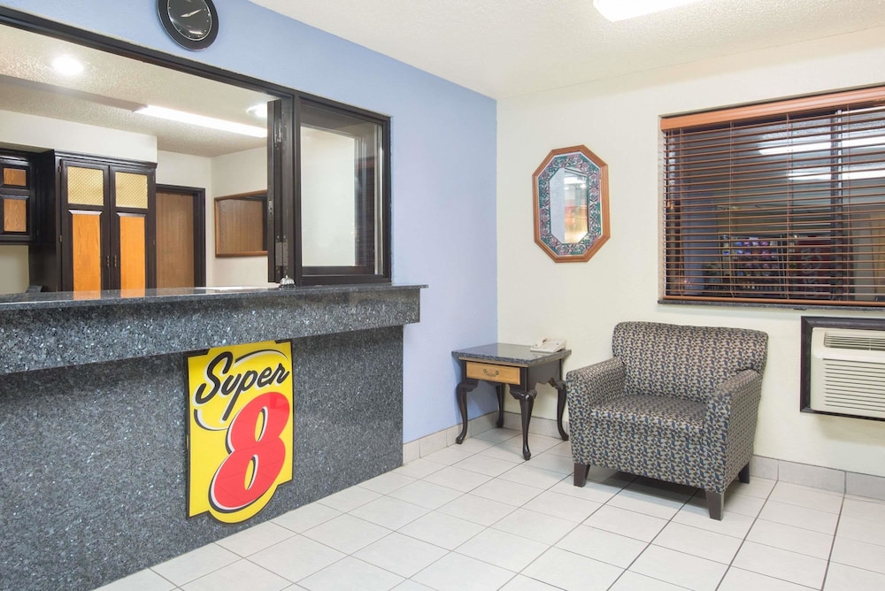 Super 8 by Wyndham New Castle