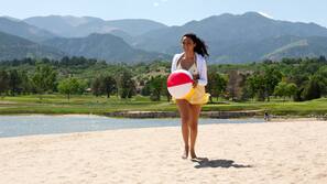 Private beach, white sand, beach umbrellas, beach towels