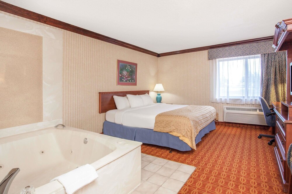 Hotel Rooms In Roseville Mi Hotel Rooms In Roseville Mi