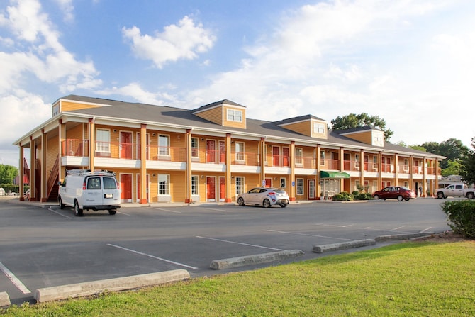 hotels around albertville alabama