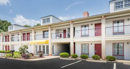 Super 8 by Wyndham Alexander City
