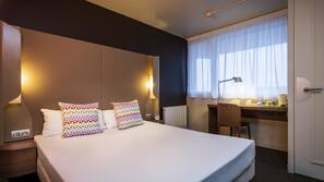 Cortinas opacas, tabla de planchar con plancha, wifi gratis