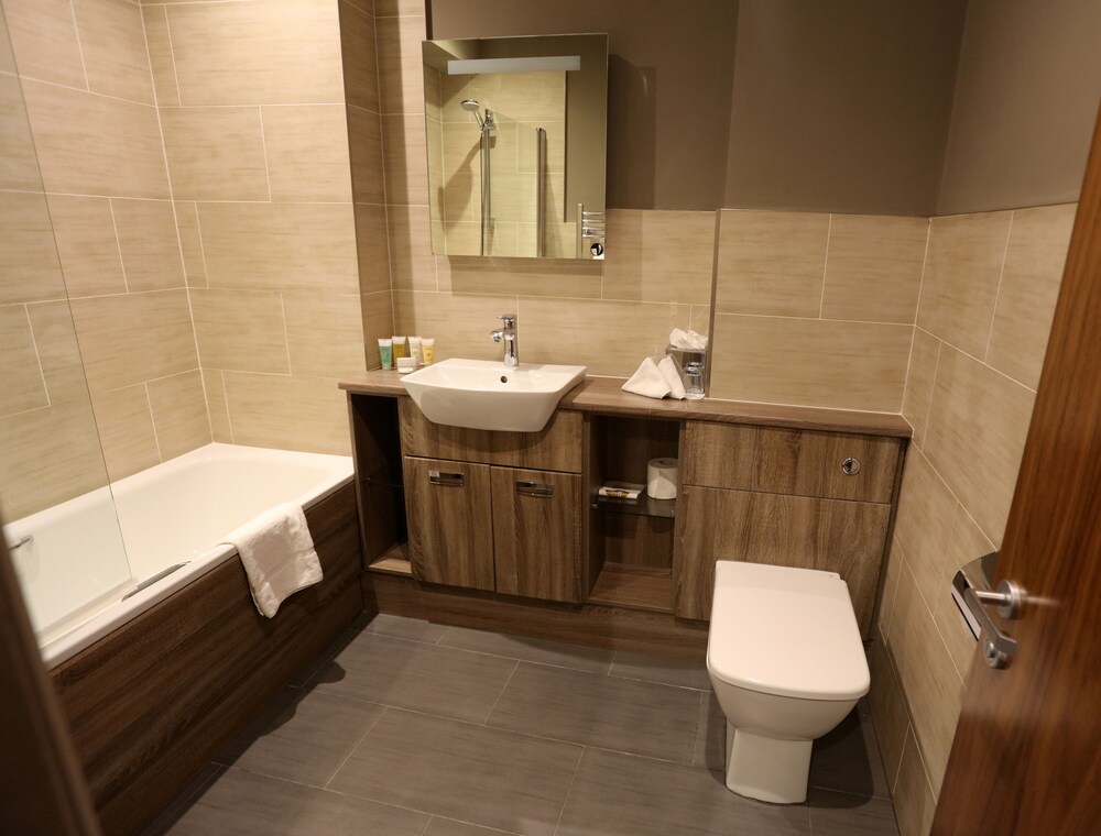 Bathroom, Lythe Hill Hotel, Restaurant & Spa