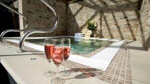 Outdoor spa bath