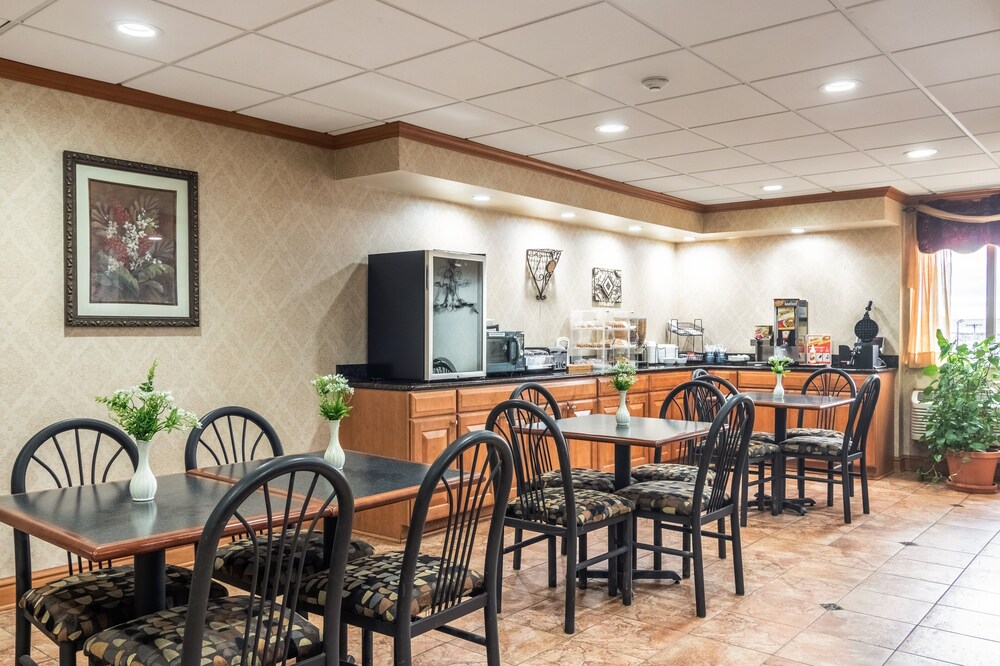 Wexford Inn & Suites