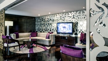 Crowne Plaza Dubai Deira Reviews Photos Rates Ebookers Com