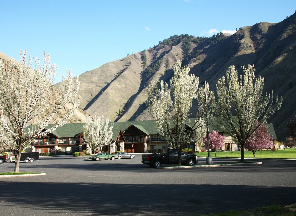 Salmon Rapids Lodge in Riggins Best Rates & Deals on Orbitz