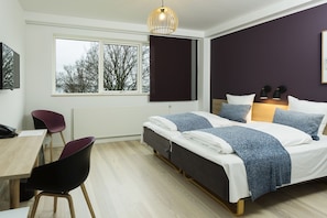 Minibar, desk, cribs/infant beds, rollaway beds
