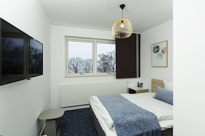 Comfort Single Room | Minibar, desk, cribs/infant beds, rollaway beds