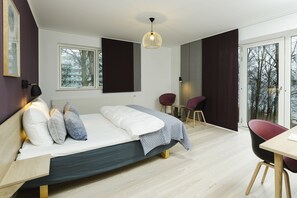 Junior Suite, Jetted Tub | Minibar, desk, cribs/infant beds, rollaway beds