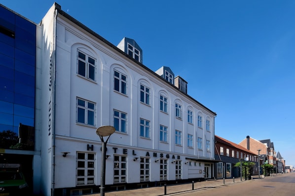 Primary image