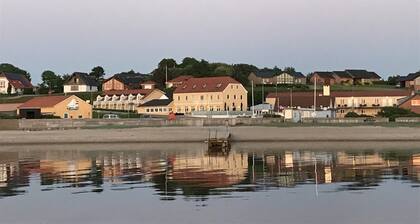 Hvalpsund Færgekro