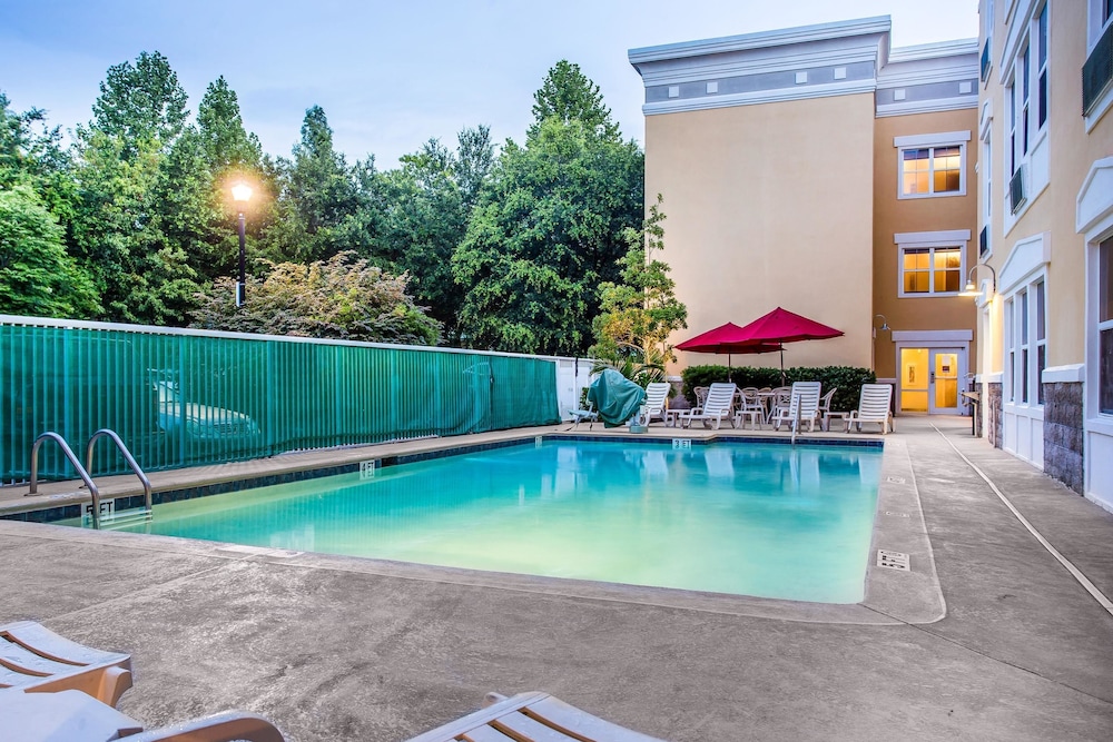 Comfort Suites At Isle Of Palms Connector In Charleston Hotel Rates Reviews On Orbitz