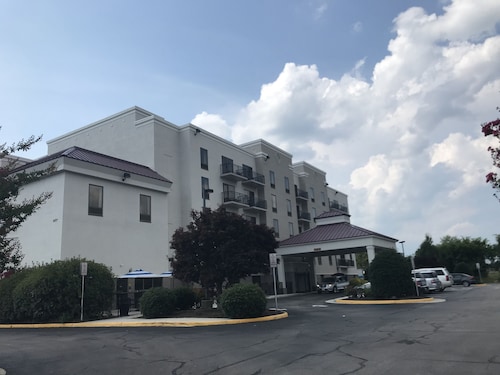 Great Place to stay Comfort Suites South Park near Colonial Heights 