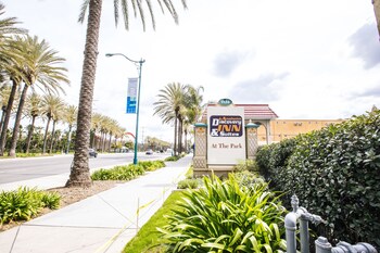 Anaheim Discovery Inn & Suites