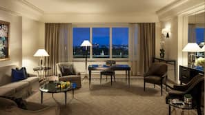 Egyptian cotton sheets, premium bedding, down duvet, minibar