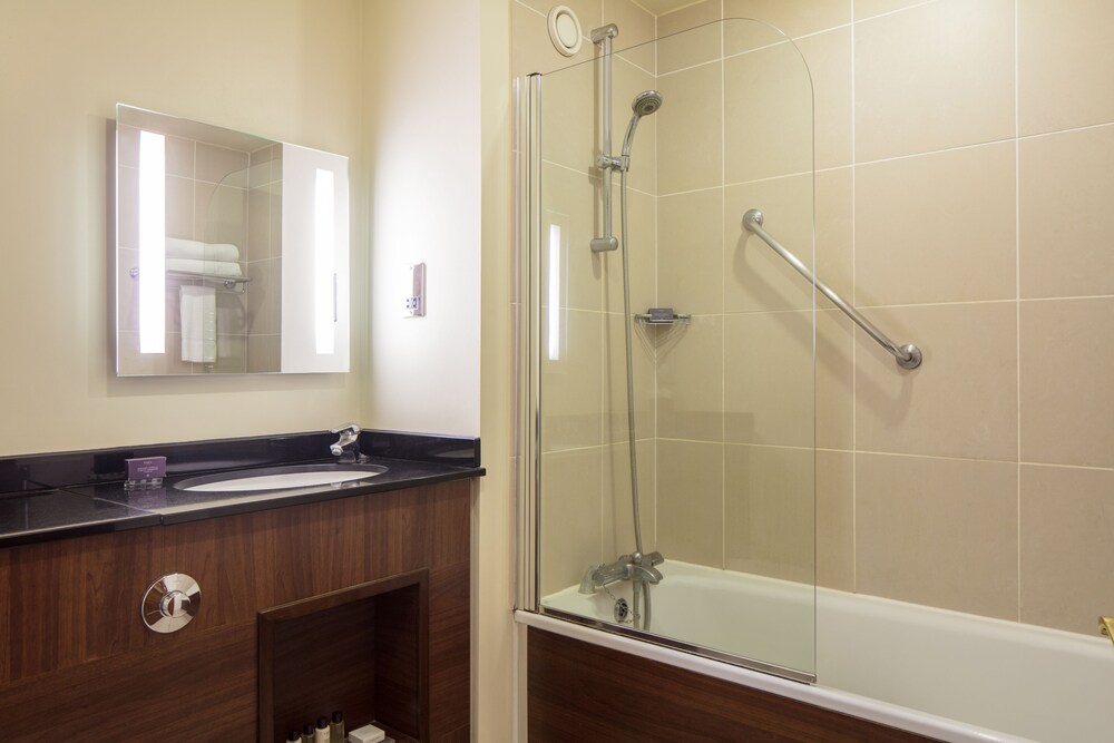 Bathroom, Dunston Hall Hotel, Spa and Golf Resort