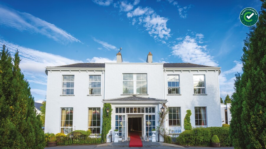 Castle Oaks House Hotel