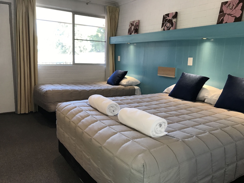 Pleasant Way River Lodge