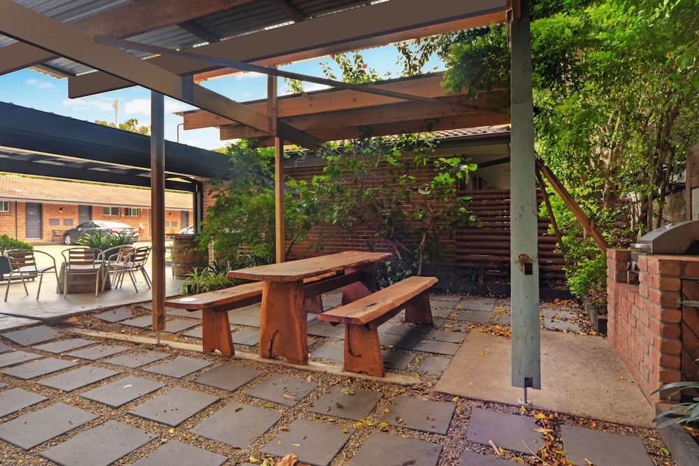 BBQ/picnic area, Pleasant Way River Lodge