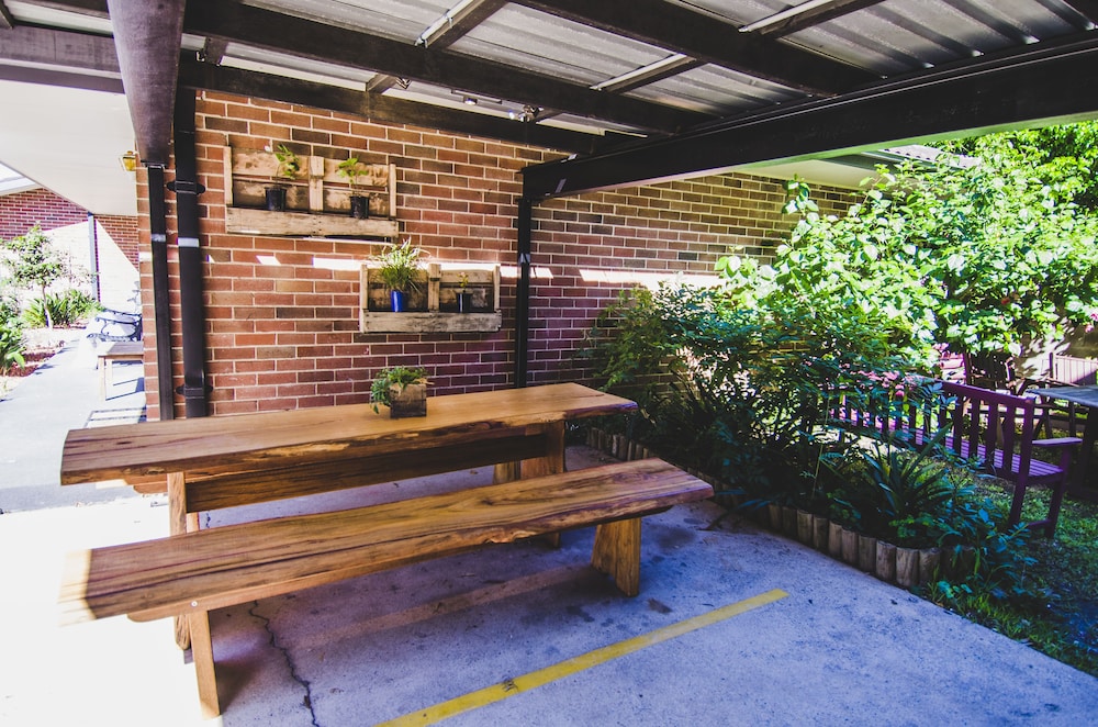 BBQ/picnic area, Pleasant Way River Lodge