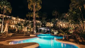 Outdoor pool, pool loungers
