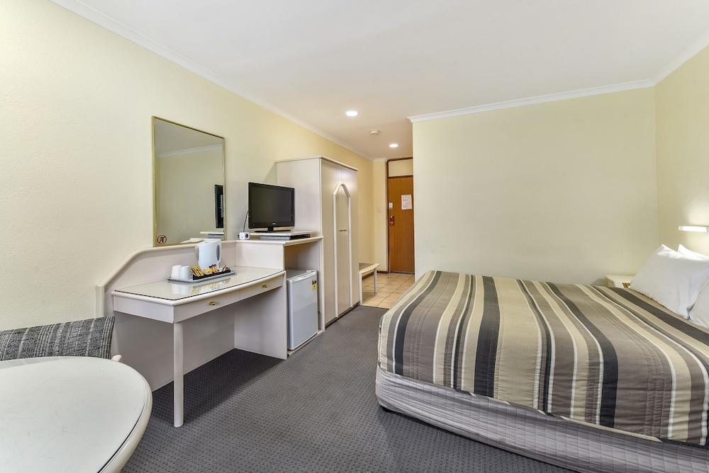 William Macintosh Motor Lodge