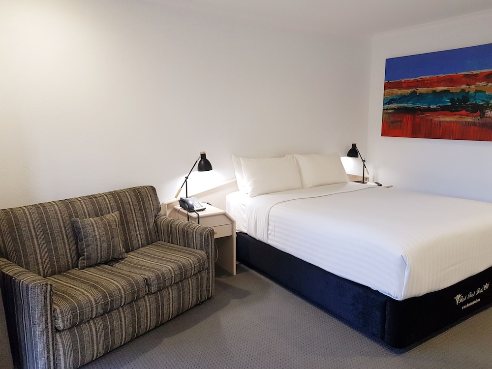 William Macintosh Motor Lodge
