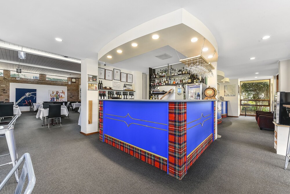 William Macintosh Motor Lodge