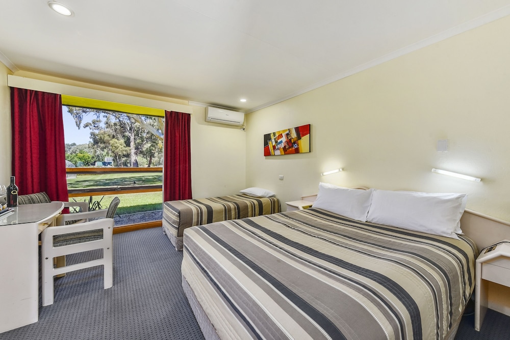 William Macintosh Motor Lodge