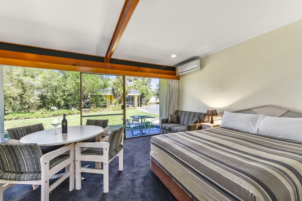 William Macintosh Motor Lodge