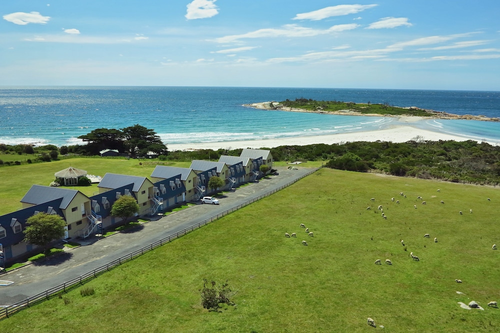 Diamond Island Resort & Bicheno Penguin Show