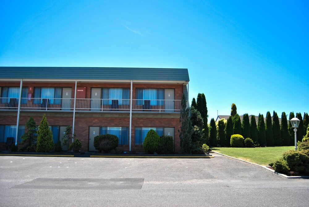 Exterior, Sunrise Devonport