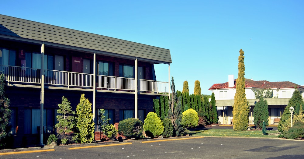 Property grounds, Sunrise Devonport