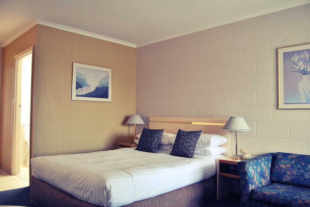 Room, Sunrise Devonport