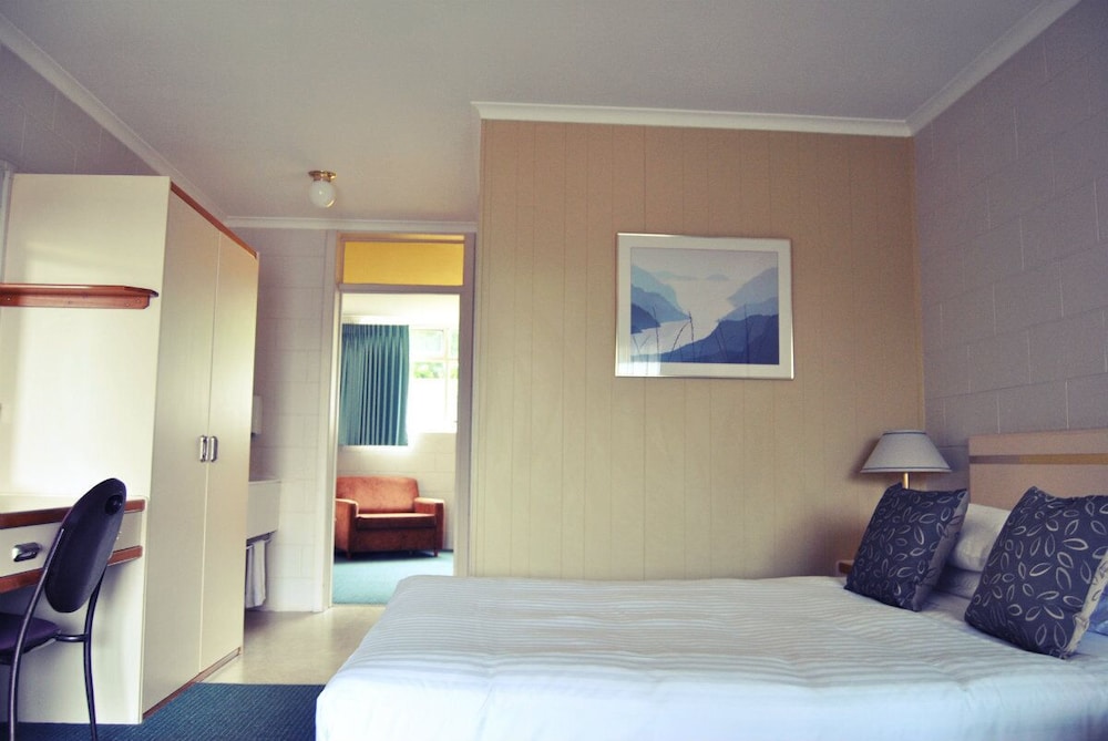 Room, Sunrise Devonport