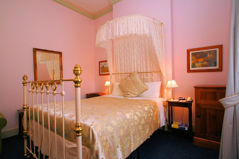 The Lodge on Elizabeth