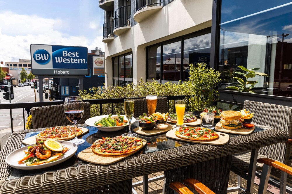 Bar (on property), Best Western Hobart