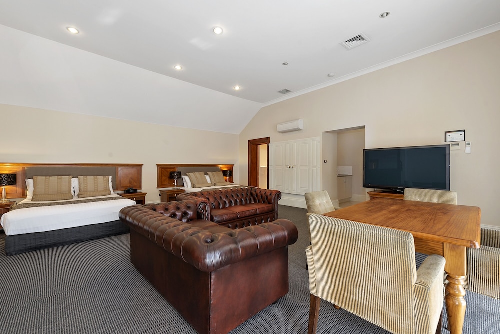 The Grand Hotel Launceston