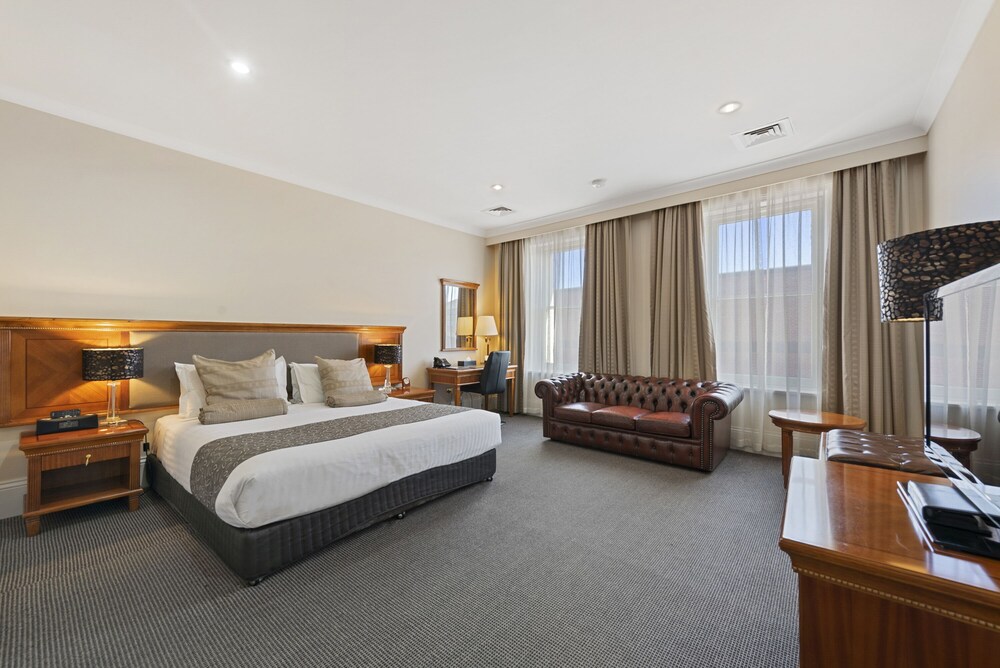 The Grand Hotel Launceston