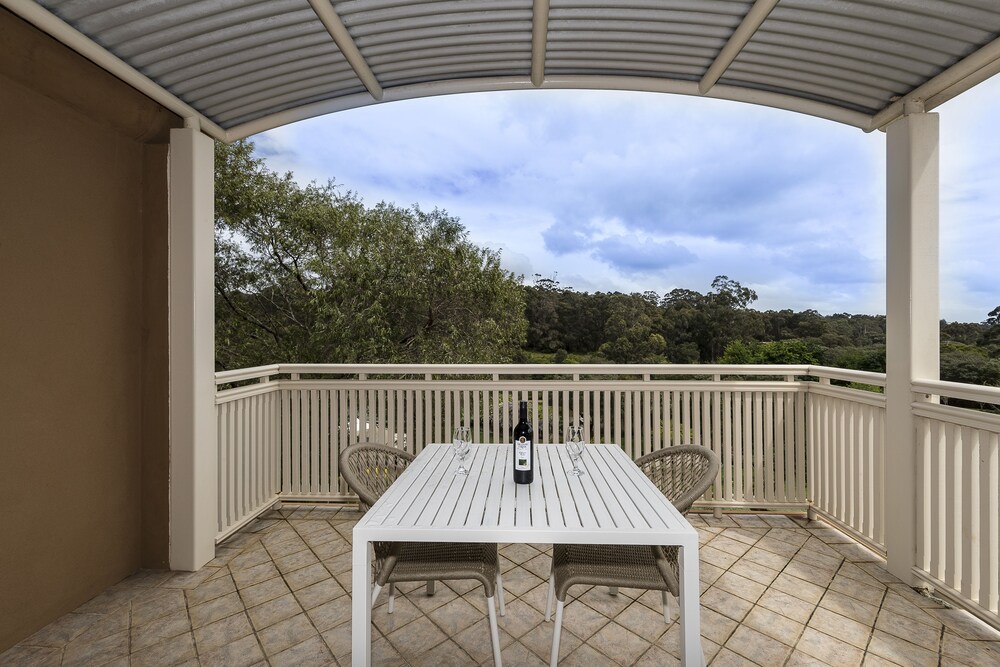 Terrace/patio, Grand Mercure Basildene Manor