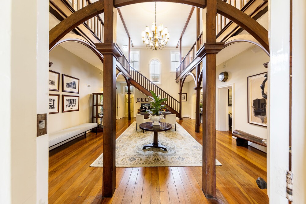 Interior entrance, Grand Mercure Basildene Manor