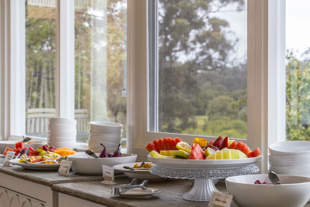 Buffet, Grand Mercure Basildene Manor