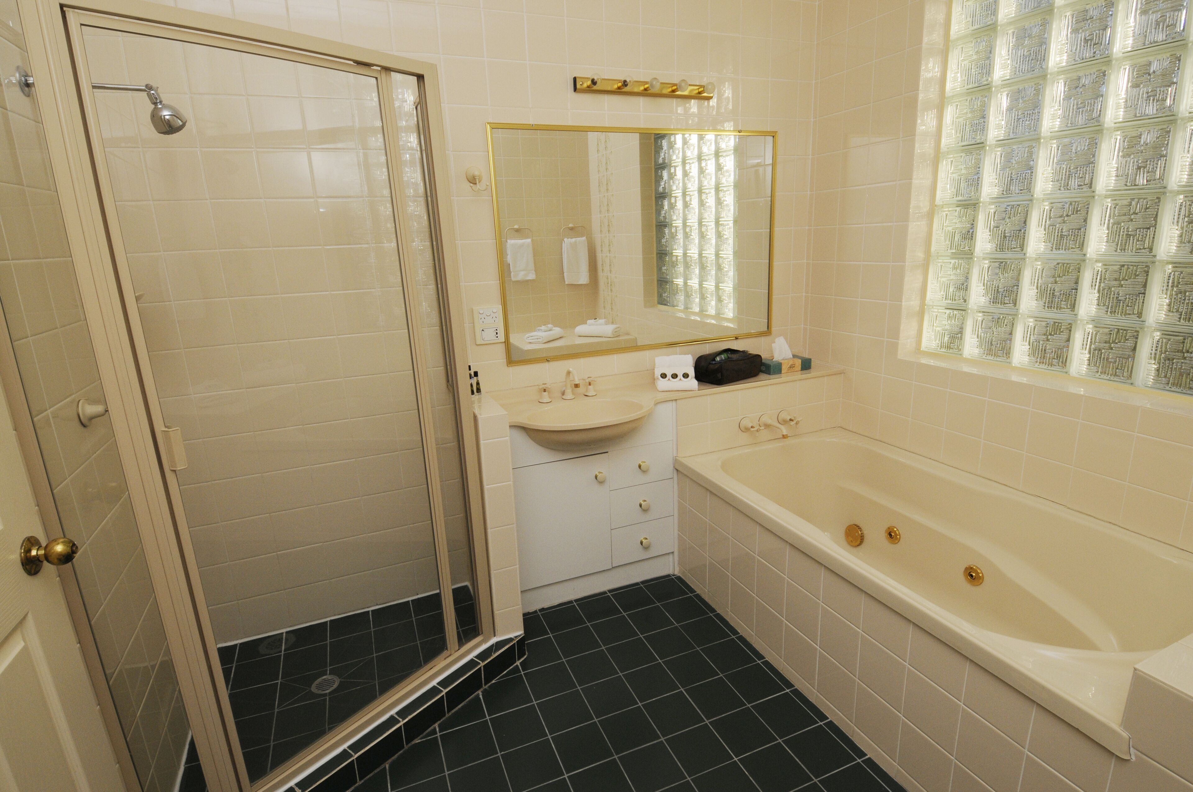 McNevins Loganholme Motel